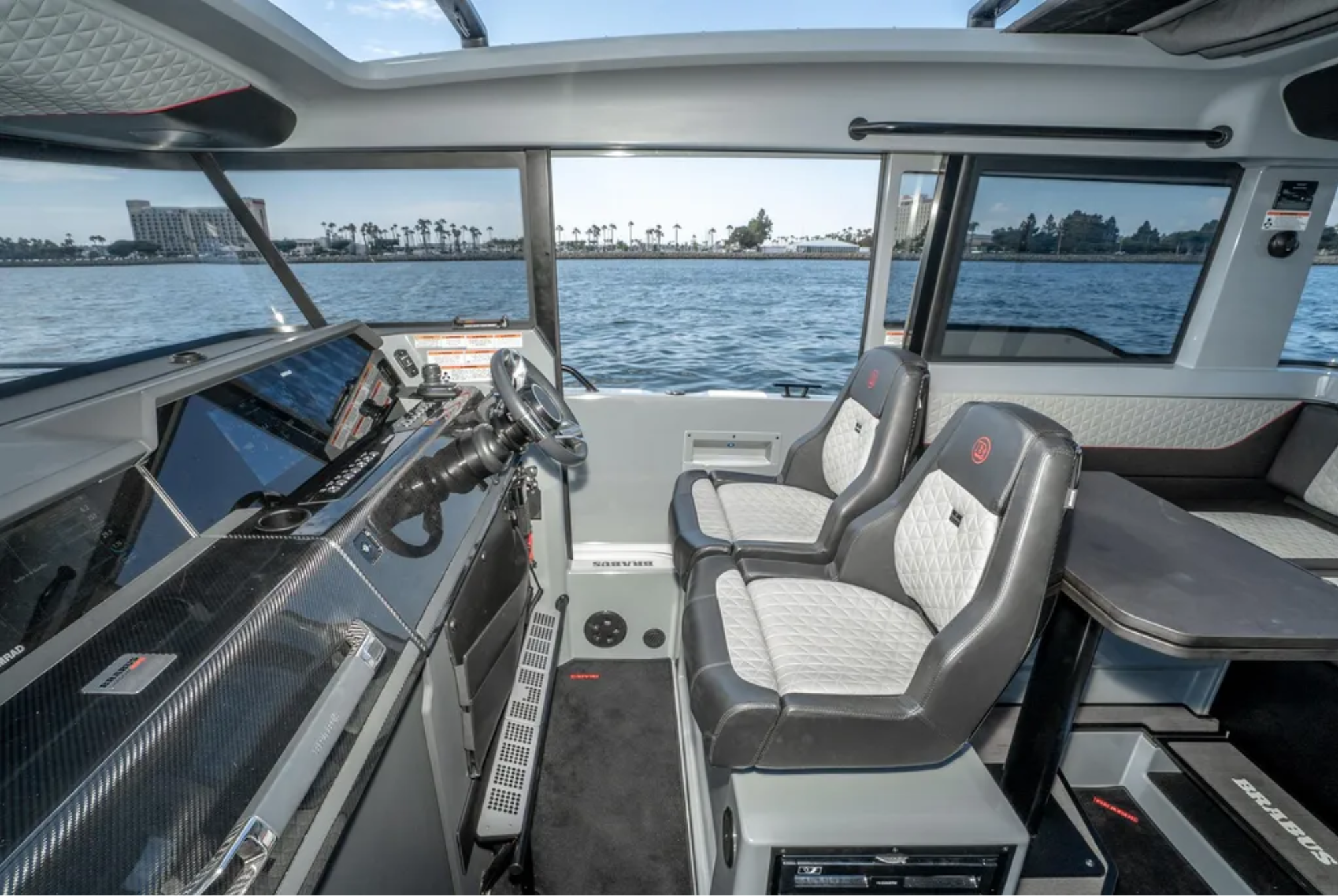 Side Cockpit